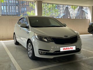 2017 Kia Rio III Рестайлинг, белый, 1079000 рублей, вид 3