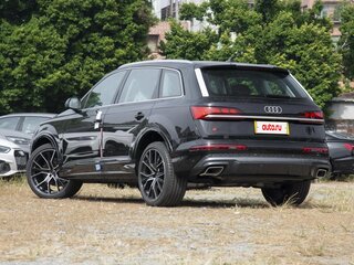 2025 Audi Q7 55 TFSI II (4M) Рестайлинг 2, чёрный, 13100000 рублей, вид 5