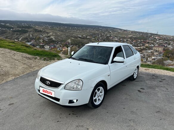 2014 Lada (ВАЗ) Priora I Рестайлинг, белый, 500000 рублей