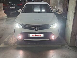 2016 Toyota Camry VII (XV50) Рестайлинг, белый, 1990000 рублей, вид 2