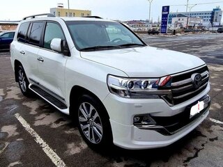 2018 Toyota Land Cruiser 200 Series Рестайлинг 2, белый, 9250000 рублей, вид 1