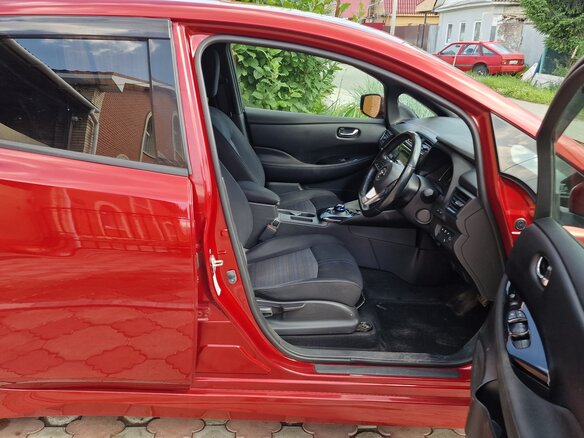 2018 Nissan Leaf II (ZE1), красный, 1850000 рублей - вид 25