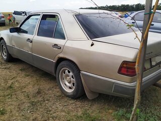 1990 Mercedes-Benz W124 250, коричневый, 400000 рублей, вид 4