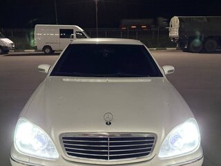 2000 Mercedes-Benz S-Класс 320 IV (W220), белый, 799000 рублей, вид 1
