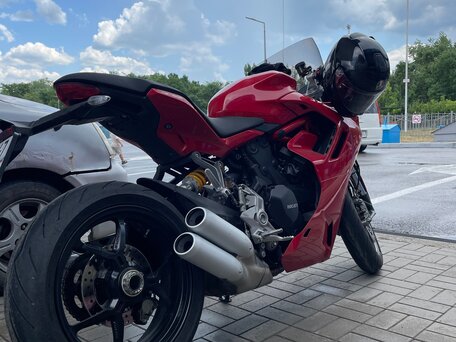 2021 Ducati Supersport, красный, 1150000 рублей, вид 2