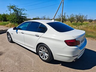 2013 BMW 5 серии 528i xDrive VI (F10/F11/F07), белый, 1900000 рублей, вид 4