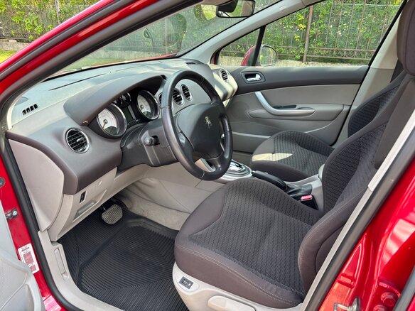 2008 Peugeot 308 I, красный - вид 4