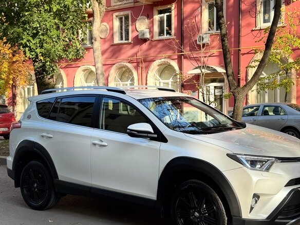 2018 Toyota RAV4 IV (XA40) Рестайлинг, белый, 2399000 рублей - вид 4