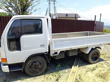 1993 Nissan Atlas, белый, 1000000 рублей, вид 3