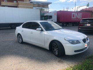 2008 BMW 5 серии 525i V (E60/E61) Рестайлинг, белый, 1400000 рублей, вид 3