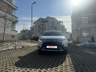 2019 Mitsubishi Outlander III Рестайлинг 3, белый, 1690000 рублей, вид 3