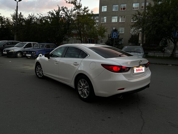 2018 Mazda 6 III (GJ) Рестайлинг, белый, 1660000 рублей - вид 4