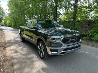 2018 Ram 1500 Crew Cab V, серый, 5800000 рублей, вид 3
