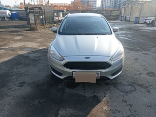 2016 Ford Focus III Рестайлинг, серебристый, 650000 рублей, вид 1