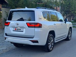 2021 Toyota Land Cruiser 300 Series, белый, 8700000 рублей, вид 4
