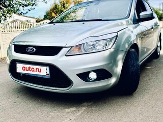 2010 Ford Focus II Рестайлинг, серебристый, 650000 рублей, вид 2