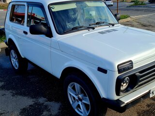 2015 Lada (ВАЗ) 2121 (4x4) Urban I Рестайлинг, белый, 700000 рублей, вид 1