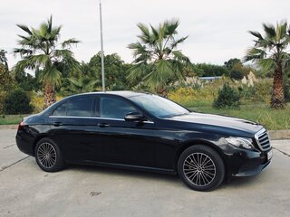 2017 Mercedes-Benz E-Класс 200 V (W213, S213, C238), чёрный, 2100000 рублей, вид 2