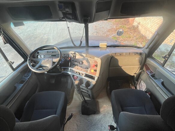 2009 Freightliner Century Class, чёрный, 2700000 рублей - вид 6