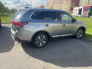 2019 Mitsubishi Outlander III Рестайлинг 3, серый, 1700000 рублей, вид 2