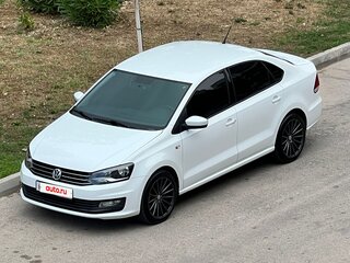 2015 Volkswagen Polo V Рестайлинг, белый, 1070000 рублей, вид 1