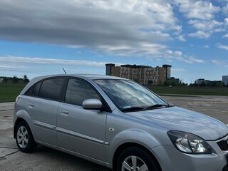 2010 Kia Rio II Рестайлинг, серый, 550000 рублей, вид 5