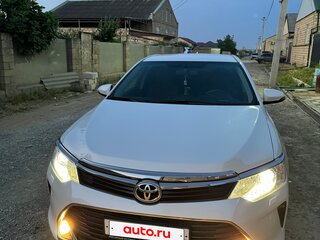 2017 Toyota Camry VII (XV50) Рестайлинг, белый, 2850000 рублей, вид 3