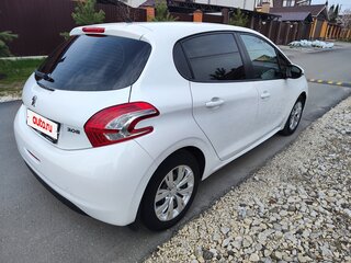 2013 Peugeot 208 I, белый, 440000 рублей, вид 2