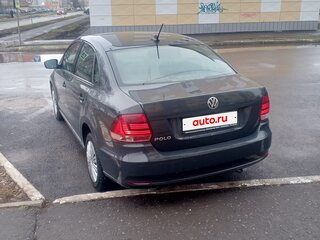 2017 Volkswagen Polo V Рестайлинг, серый, 950000 рублей, вид 2