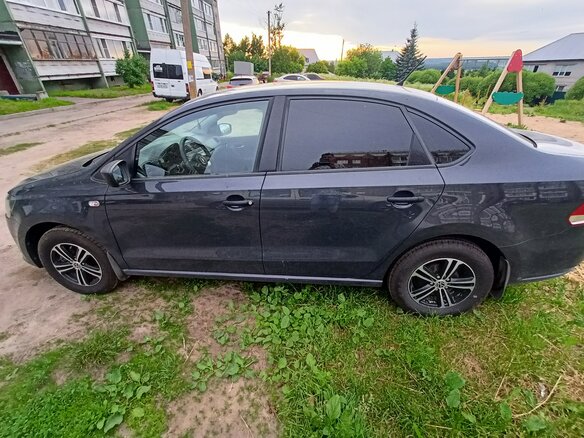 2013 Volkswagen Polo V, серый, 800000 рублей - вид 2