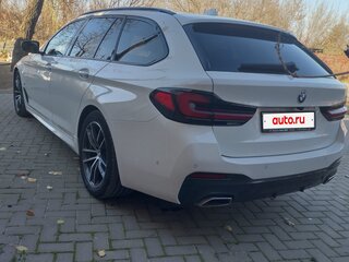 2020 BMW 5 серии 530d VII (G30/G31/G38) Рестайлинг, белый, 4970000 рублей, вид 3