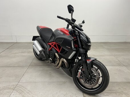 2011 Ducati Diavel Carbon, красный, 760000 рублей, вид 3