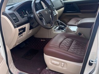 2021 Toyota Land Cruiser 200 Series Рестайлинг 2, белый, 8800000 рублей, вид 5