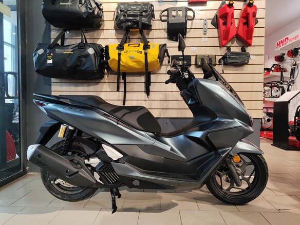 2025 Honda PCX 160, серый, 499900 рублей