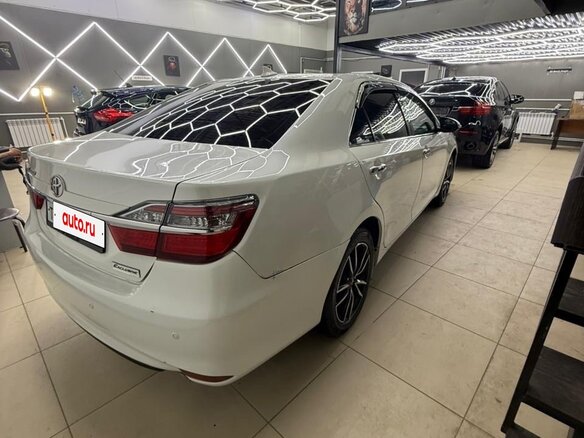 2017 Toyota Camry VII (XV50) Рестайлинг 2, белый, 2100000 рублей - вид 7