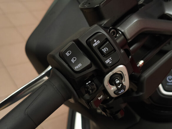 2025 Yamaha TMAX, чёрный, 1645000 рублей - вид 5