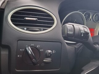 2010 Ford Focus II Рестайлинг, белый, 430000 рублей, вид 4