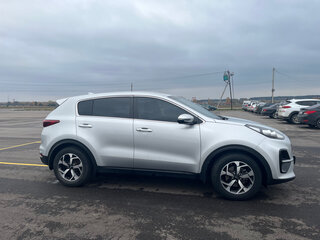 2020 Kia Sportage IV Рестайлинг, серый, 2620000 рублей, вид 4