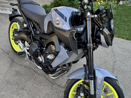 2017 Yamaha MT-09 (FZ-09), серый, 930000 рублей, вид 2