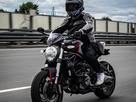 2020 Ducati Monster 821, чёрный, 900000 рублей, вид 1