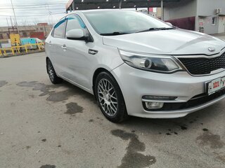 2016 Kia Rio III Рестайлинг, серебристый, 1150000 рублей, вид 2