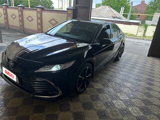 2021 Toyota Camry VIII (XV70) Рестайлинг, чёрный, 4150000 рублей, вид 2