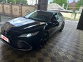 2021 Toyota Camry VIII (XV70) Рестайлинг, чёрный, 4150000 рублей - вид 1