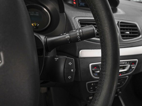 2011 Renault Fluence I, красный - вид 14