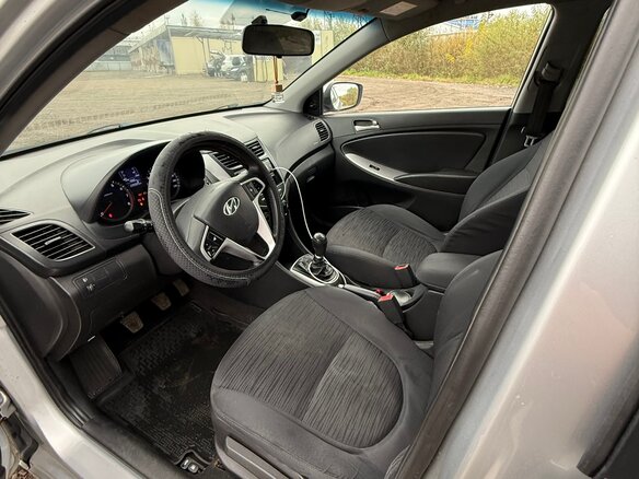 2014 Hyundai Solaris I, серебристый, 750000 рублей - вид 7