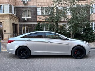 2011 Hyundai Sonata VI (YF), серый, 1380000 рублей, вид 1