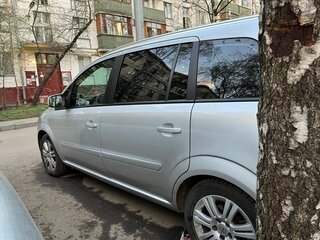 2012 Opel Zafira B Рестайлинг, серебристый, 900000 рублей, вид 2