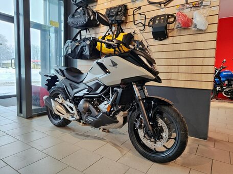 2025 Honda NC 750X, серый, 1499900 рублей, вид 2