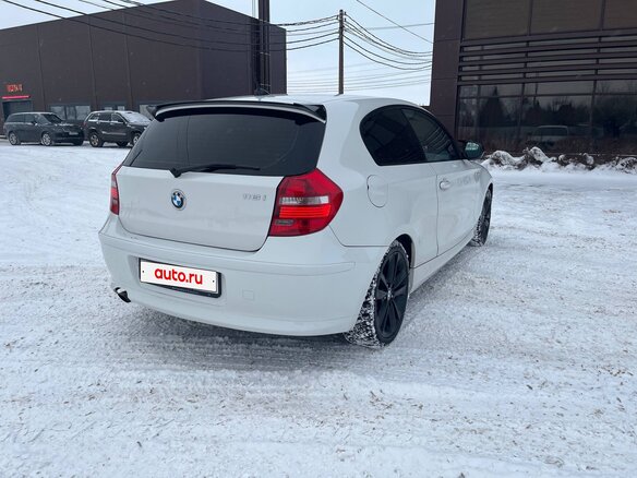 2010 BMW 1 серии 116i I (E81/E82/E87/E88) Рестайлинг, белый, 900000 рублей - вид 13