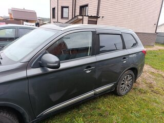 2018 Mitsubishi Outlander III Рестайлинг 2, серый, 1550000 рублей, вид 4
